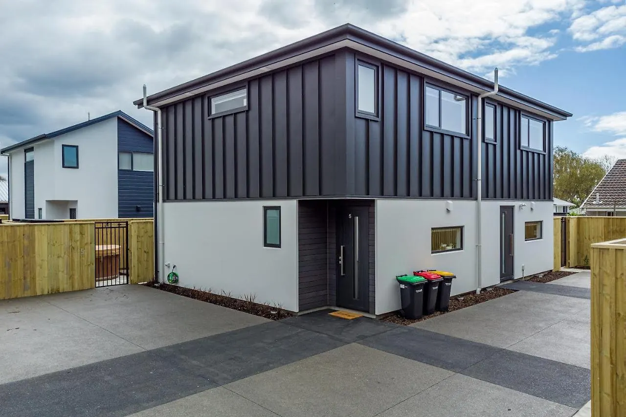 Cozy Retreat With Hot Tub Apartment Christchurch